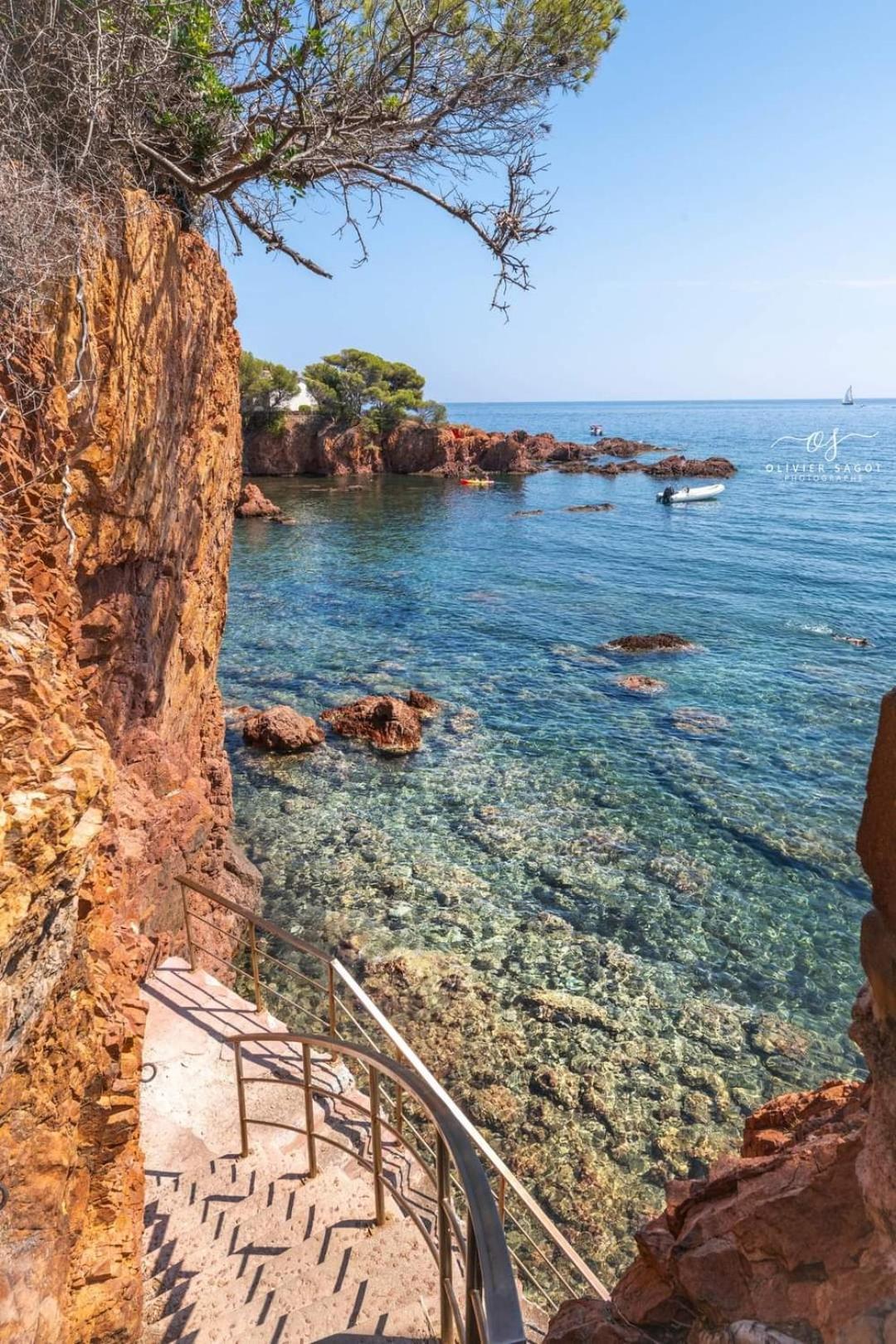 Petit Paradis Vue Mer- Plage Et Calanques A 3 Mn Saint-Raphaël Exteriör bild